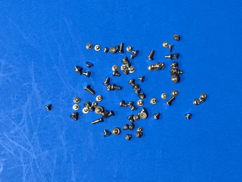 JUEGO DE TORNILLOS COMPLETO IPHONE 7 PLUS 5.5
