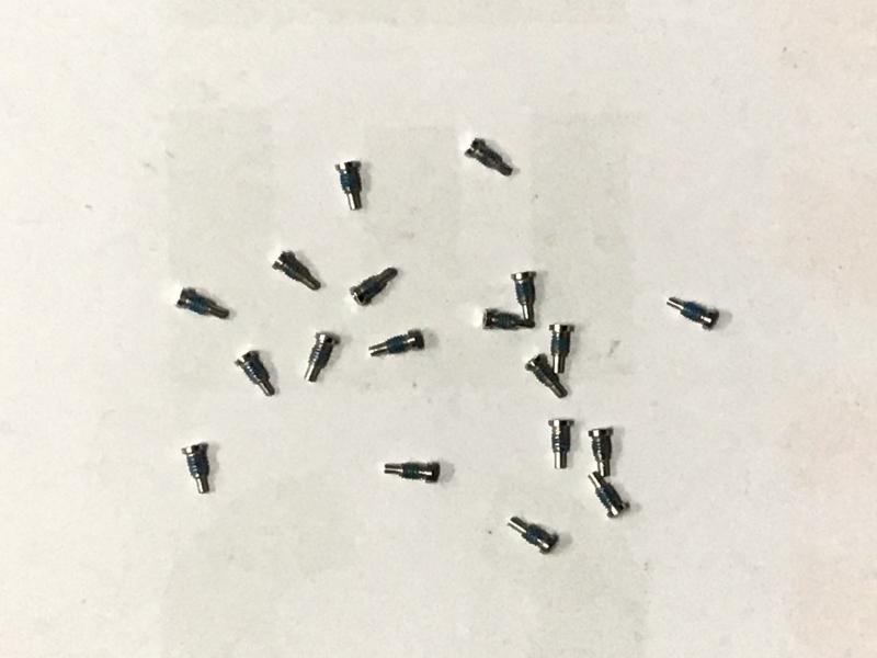 JUEGO DE TORNILLOS EXTERNOS IPHONE 8G 4.7 20 UNIDADES PLATEADO