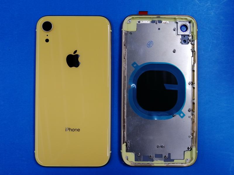 CARATULA IPHONE XR DORADA CON MARCO