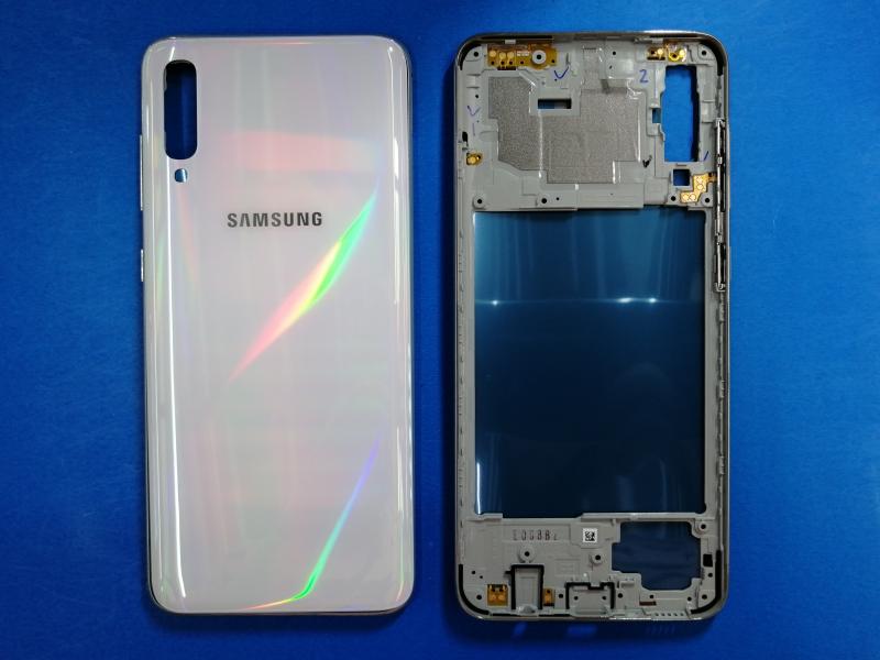 TAPA SAMSUNG GALAXY A70 PLATEADA CON MARCO